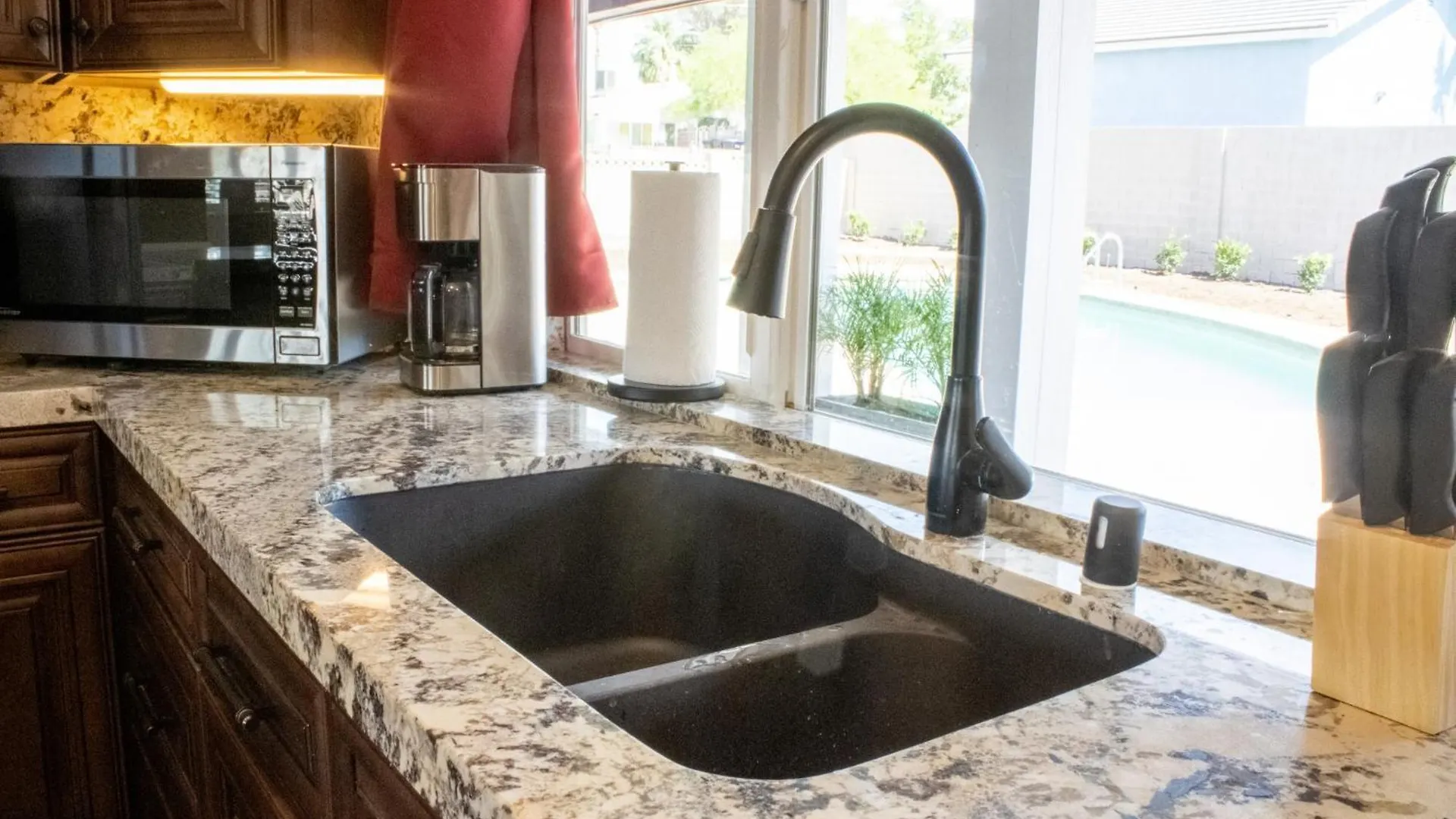 Lux Private Home - Pool, Billiards, 8 Smart Tvs, Board Games, Cotton Bedding - The Stone Sanctuary At Mccullough Hills Trailhead Λας Βέγκας 0*,